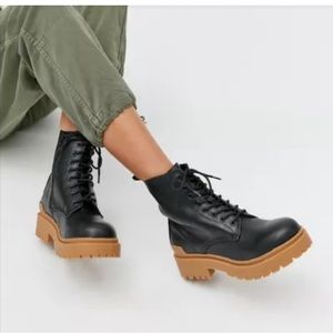 NWT! Urban Outfitters Brody Boot In Vegan Black Leather. Size 9